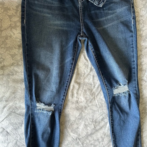 True Religion Halle Midrise Super Skinny jean, size 34. - Picture 5 of 10